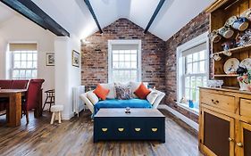 Belvedere House - Serene Countryside Escape - 4 Bedrooms Sleeps 8 Holiday Home Sandbach United Kingdom